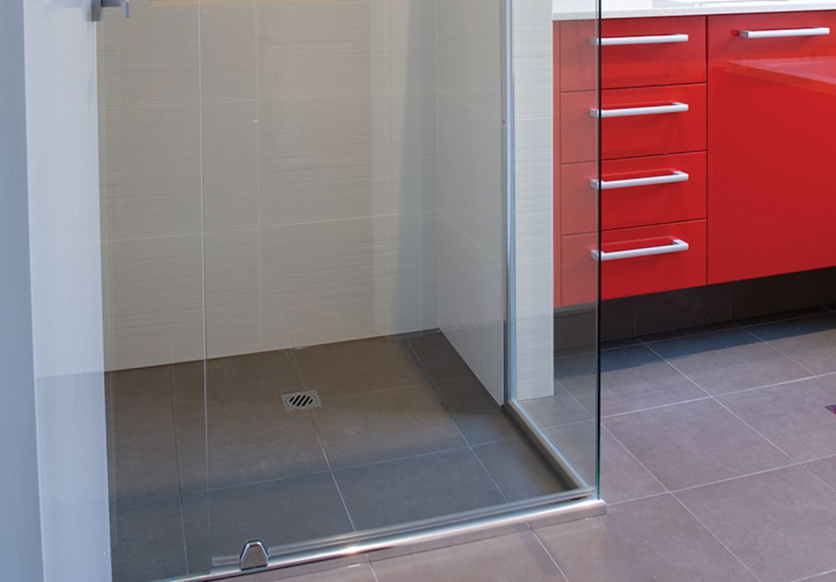 Shower screen semi-frameless - Profile 3