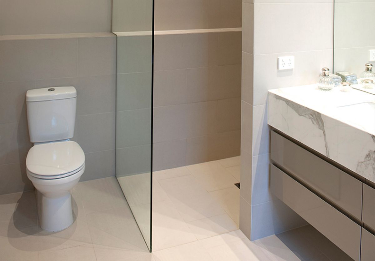 Frameless shower screen corner - Madison 2