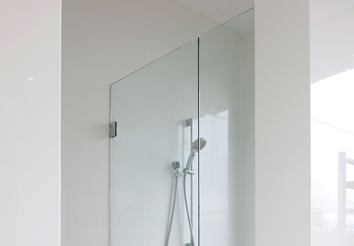 Frameless shower screen enclosed - Madison 3