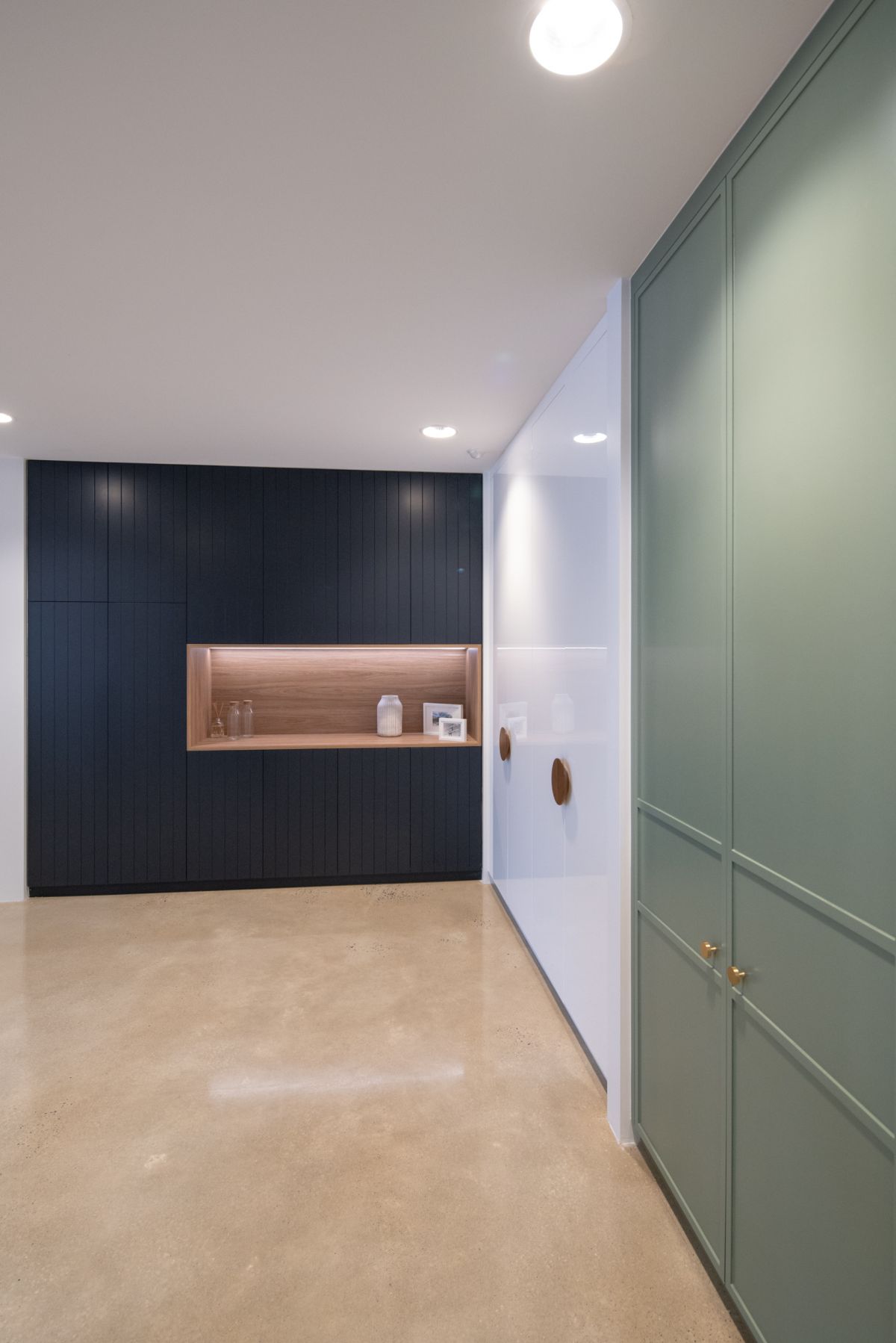 Sorrento built-in wardrobe with display shelf