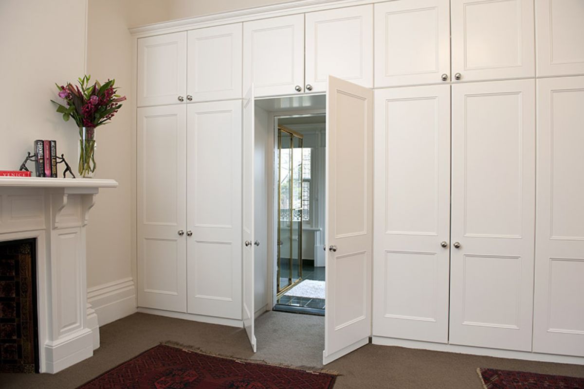 Oxford hinged doore built-in wardrobes with ensuite walk-through