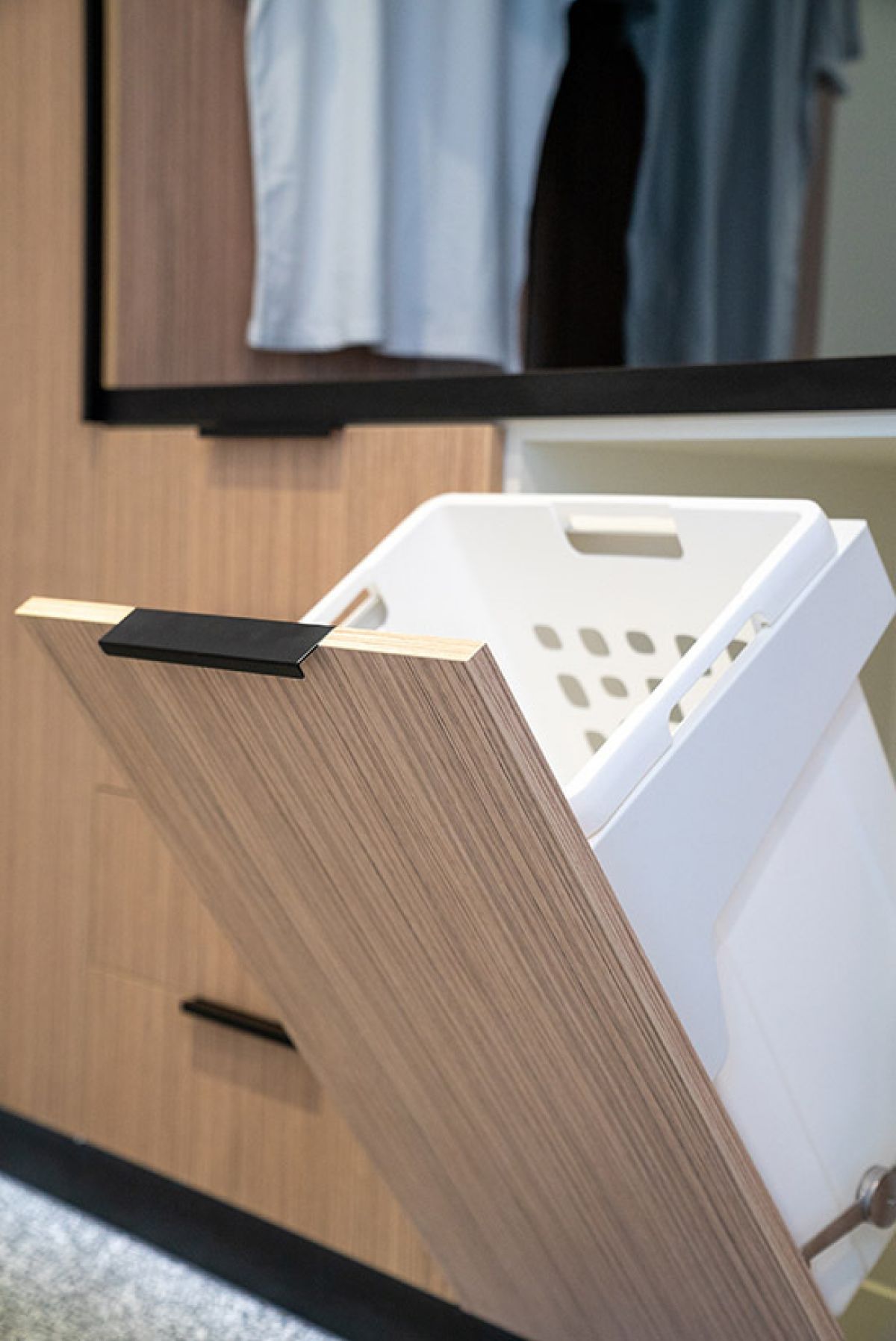 hinged-built-in-wardrobes-laundry-hamper2