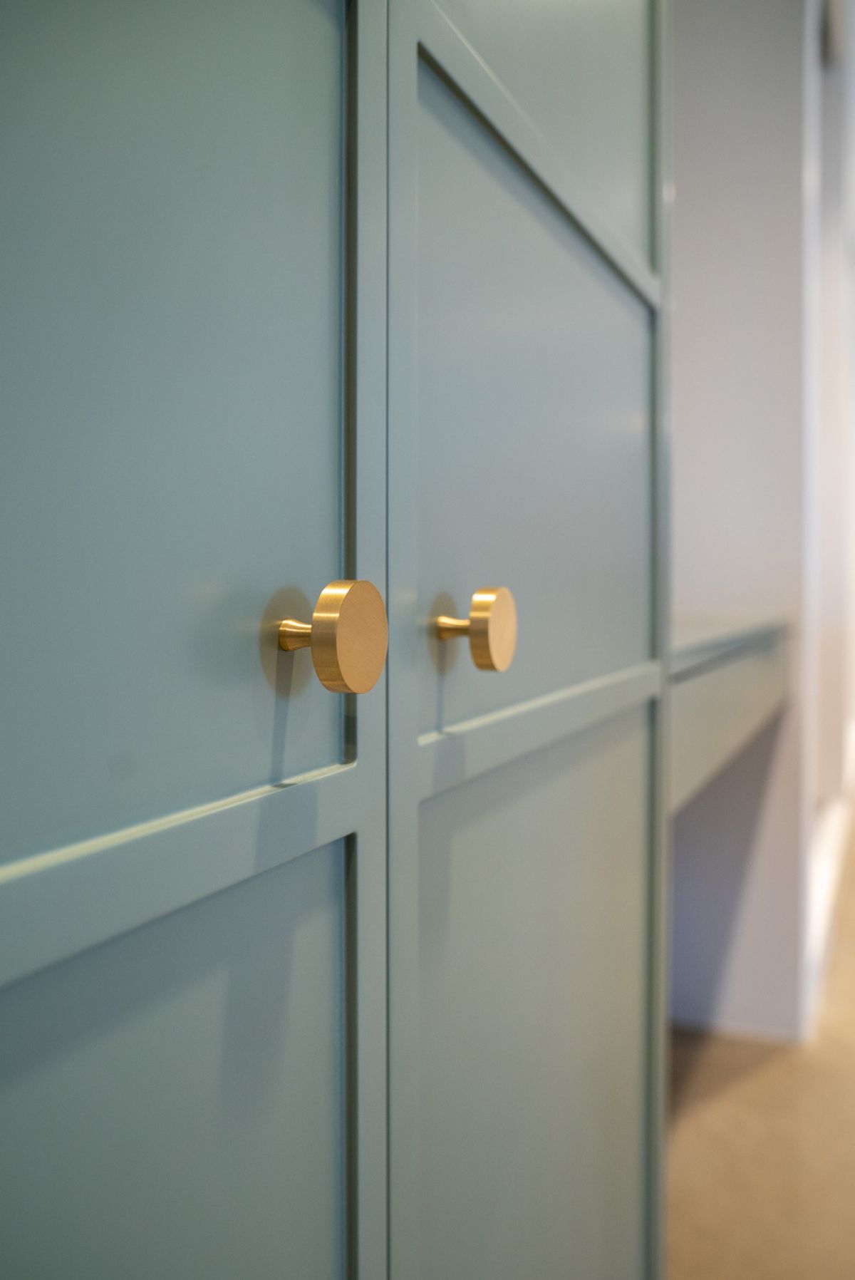 Boston hinged built-in slimline wardrobe