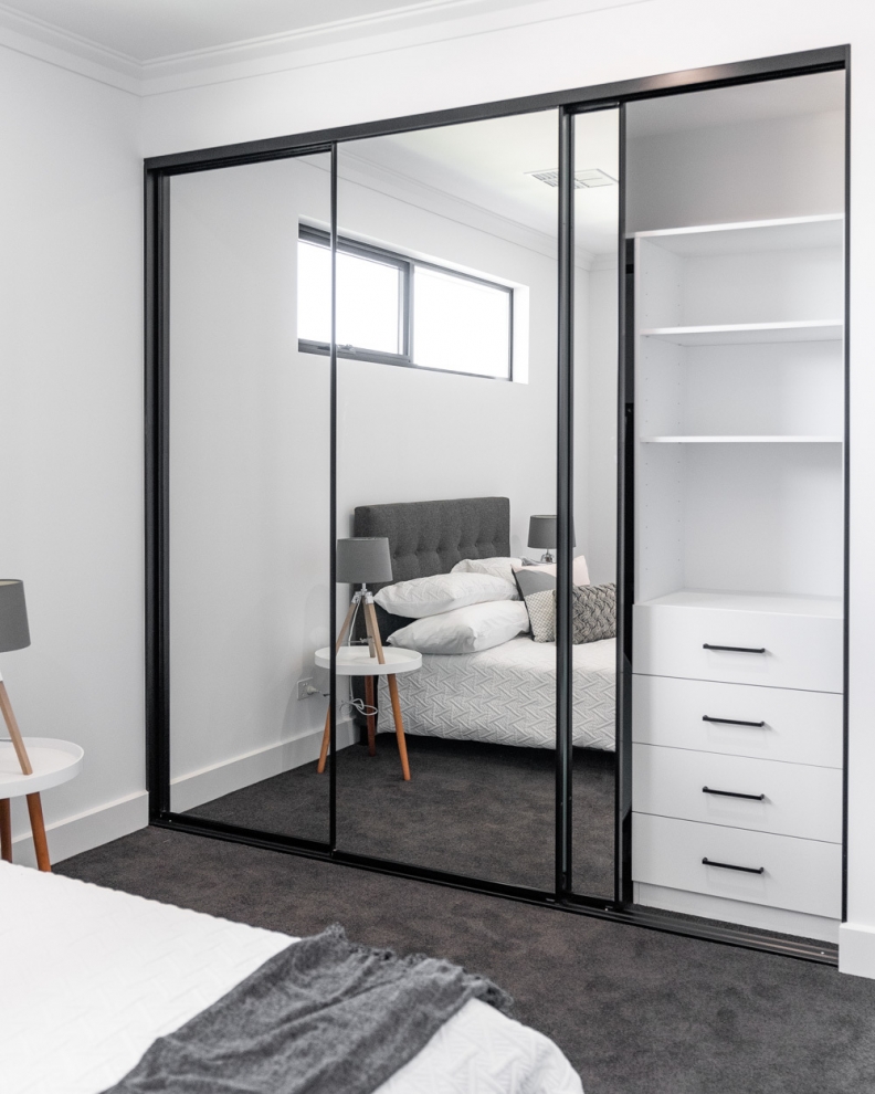 Built-in Mirror Wardrobes – Hinge & Sliding Mirror Wardrobe Doors