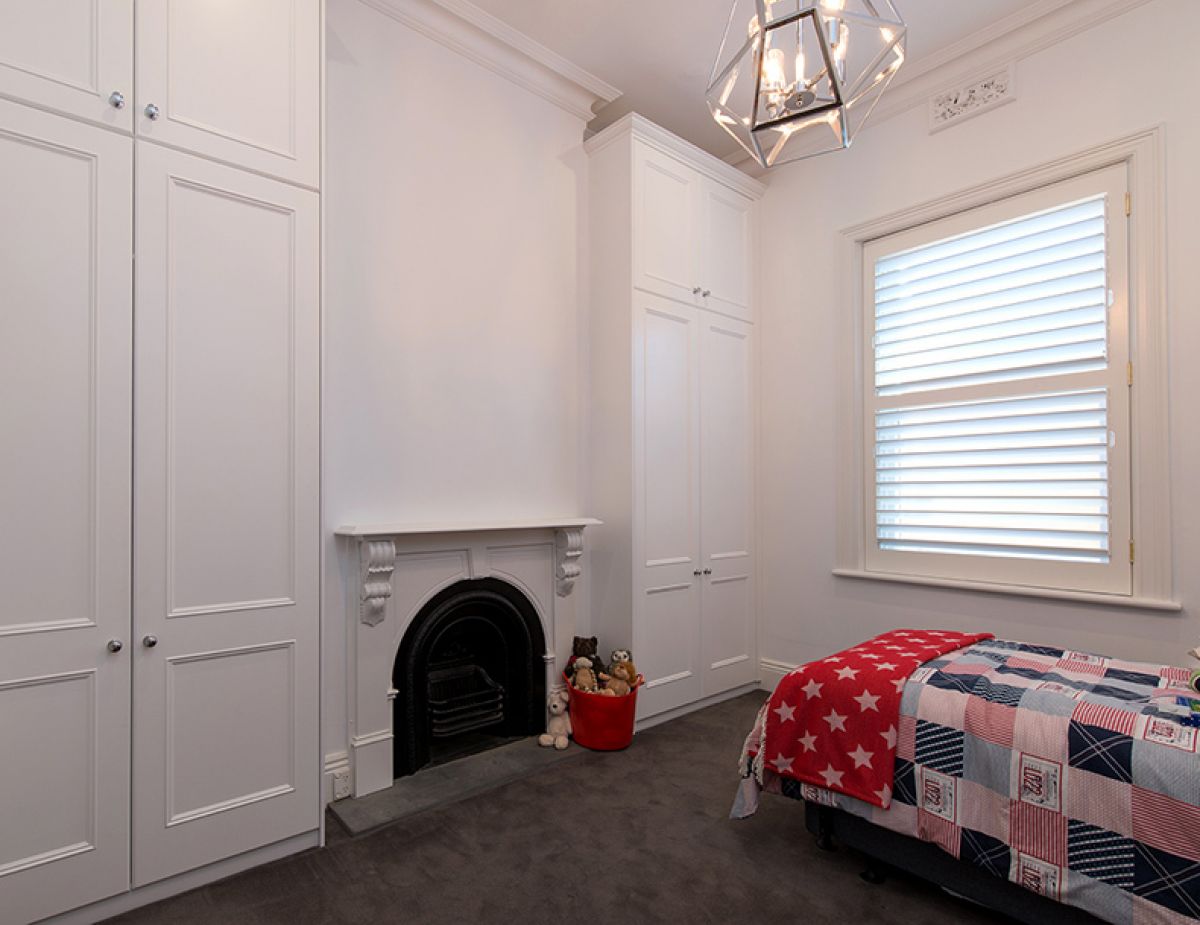 Oxford built-in hinged door wardrobes in childs bedroom