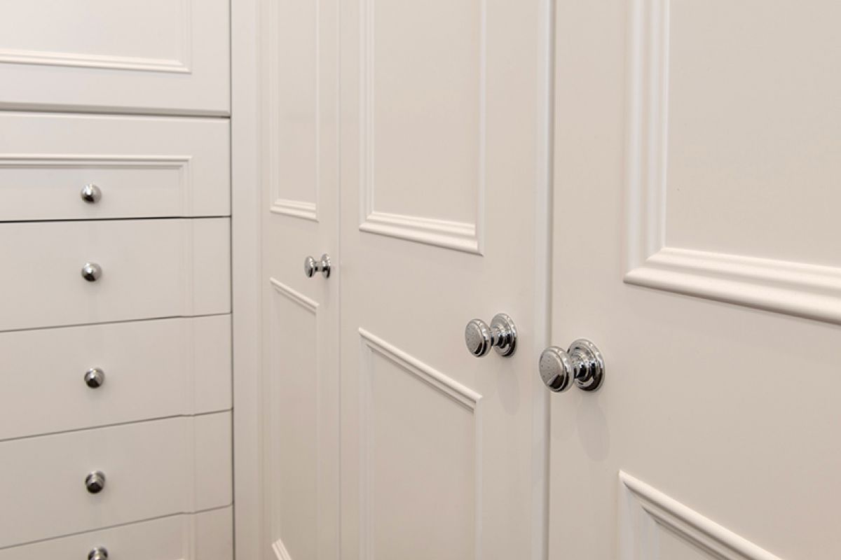 Matching silver knobs on Oxford built-in hinged door wardrobes and drawers