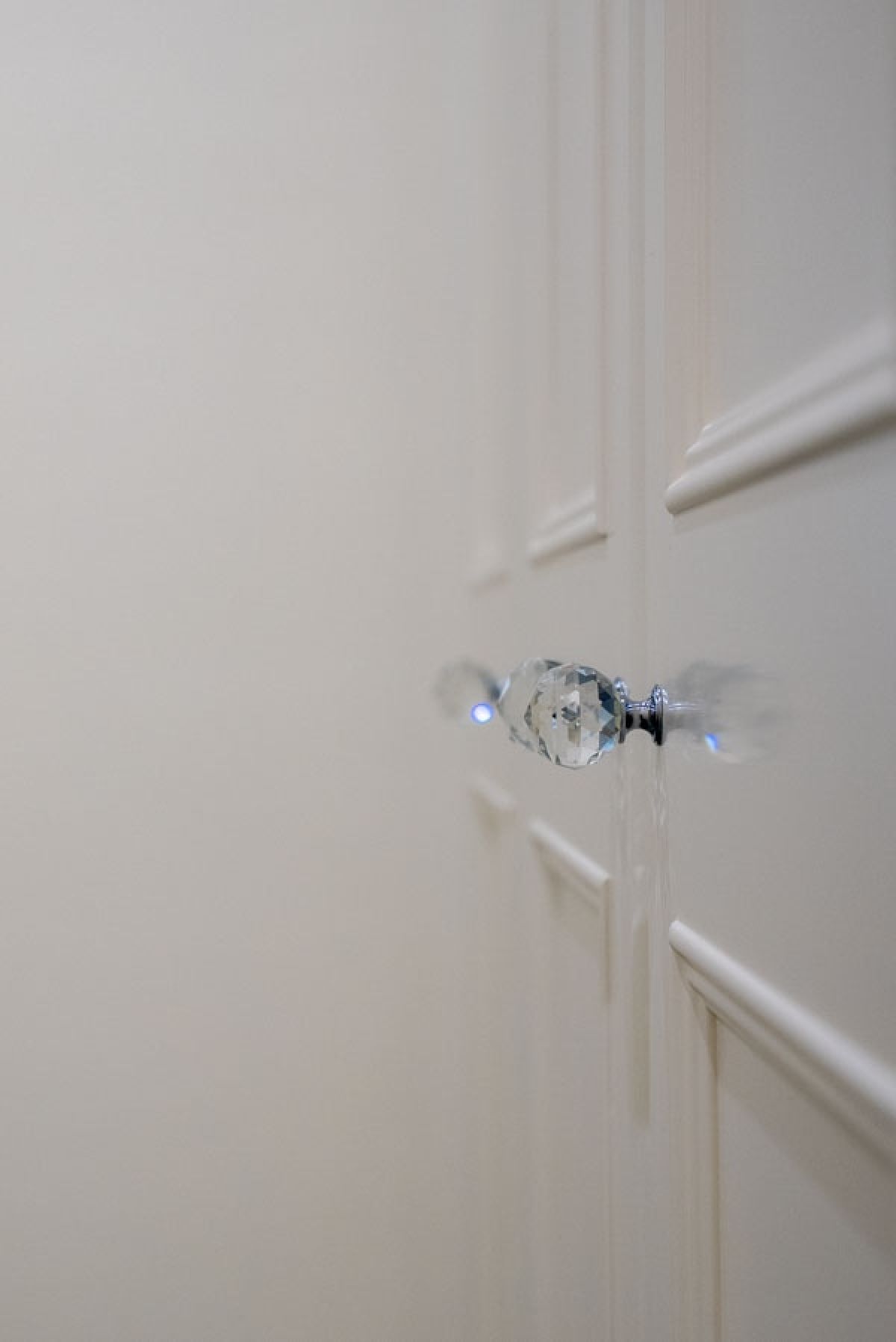 Knobs on Oxford built-in wardrobe matched to existing furniture
