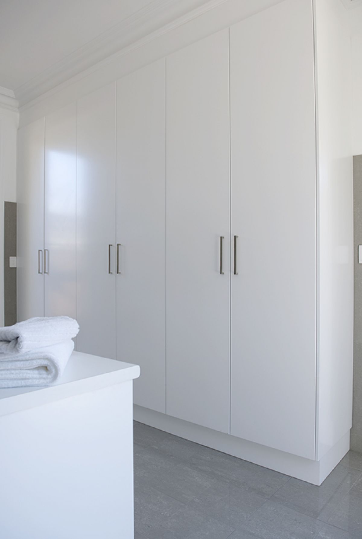 Hinged door built-in wardrobes in laundry