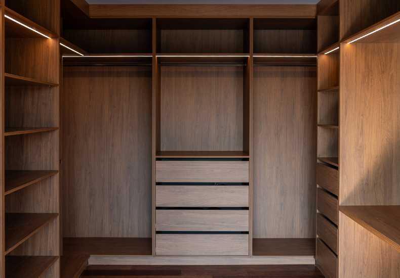 Walk in Wardrobe West Lakes