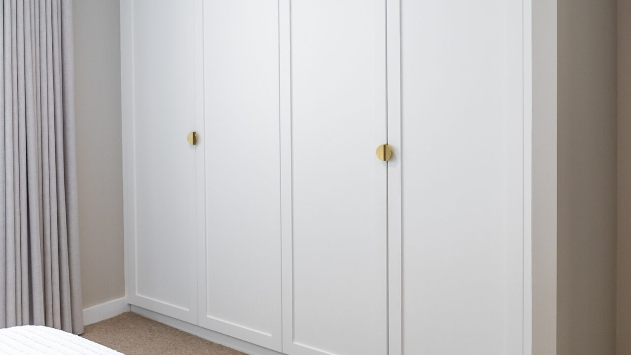 Single-panel Boston floor-to-ceiling wardrobe in Dulux Vivid White 2-pack satin finish, featuring a custom minimalist built-in design by Packers.