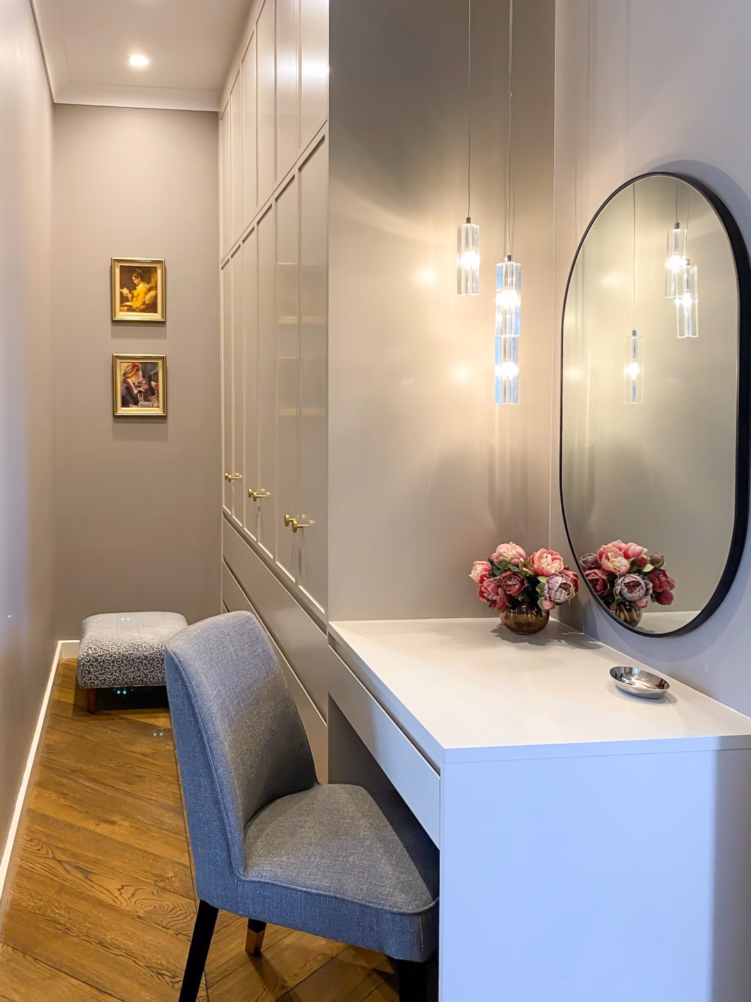 Slimline Boston wardrobe with exposed drawers in Dulux Beige Calm 2-pack satin finish, featuring a custom floor-to-ceiling hinged design by Packers.