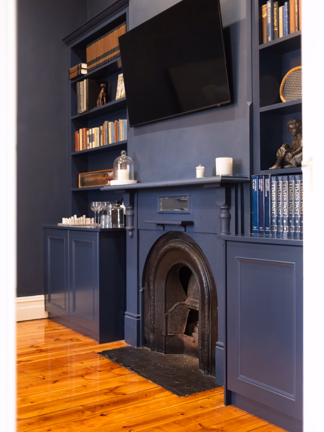 Traditional built-in Oxford wardrobes and open shelving in Porter's Yacht Race 2-pack satin finish, featuring a colonial cornice and integrated fireplace design by Packers.