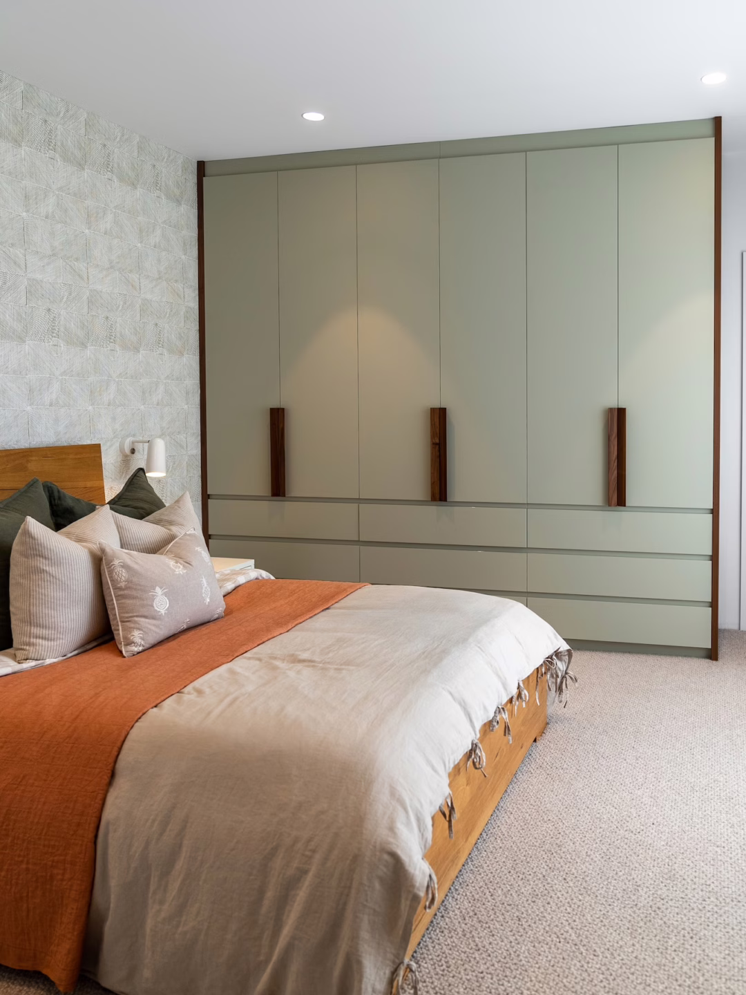 Modern Sorrento wardrobe featuring Laminex Seed cabinetry with a floor-to-ceiling Polytec Florentine Walnut Woodmatt end panel, custom-built by Packers.